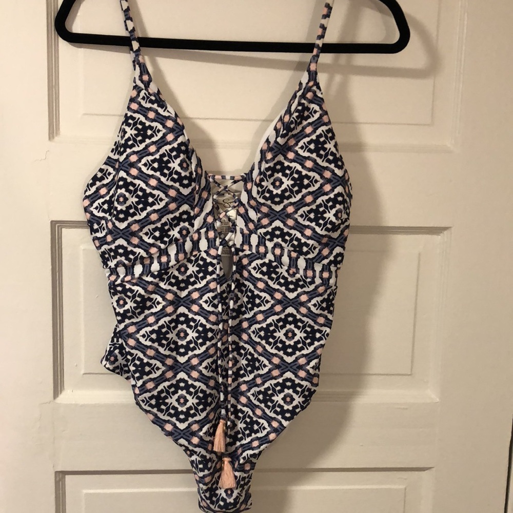 Jessica Simpson padded one piece bathing suit. Size large. Never worn.